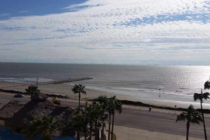 DoubleTree by Hilton Hotel Galveston Beach