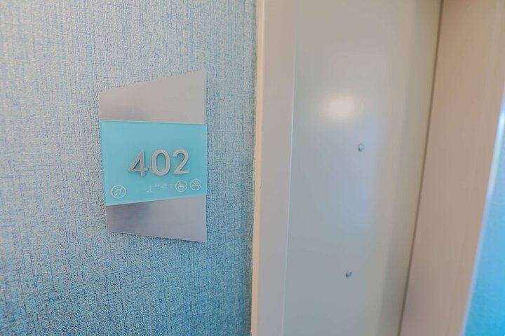 Room 33 of 83
