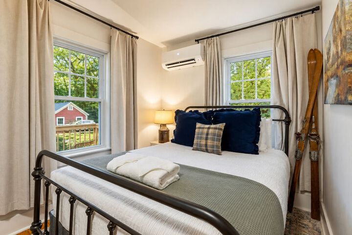 The Aurora Inn & Cottages