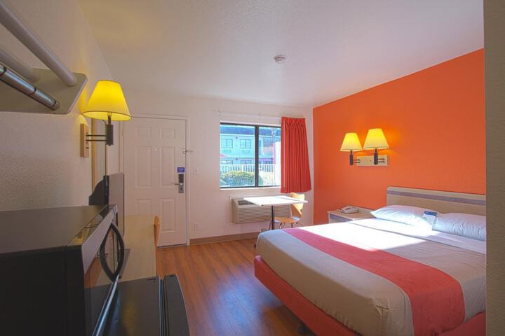 Room 10 of 43