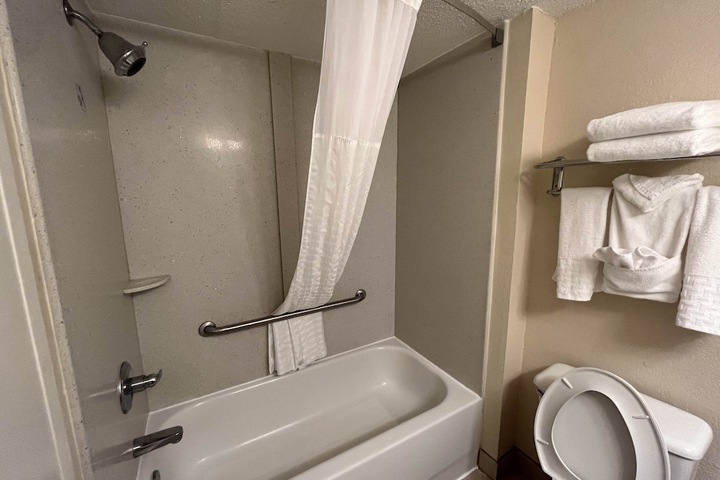Room 8 of 43