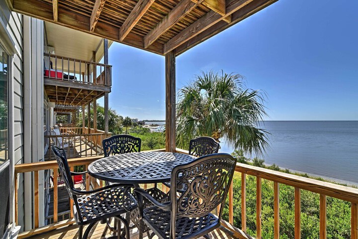 Beachfront Cedar Key Condo w / Pool Spa & Views!