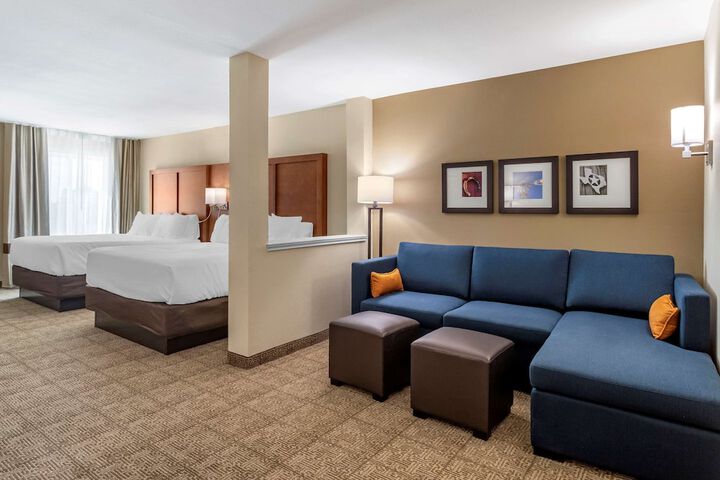 Room 10 of 28