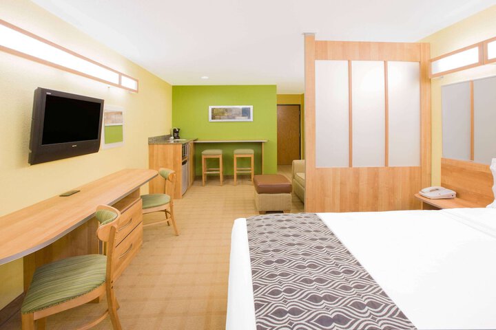 Room 13 of 26