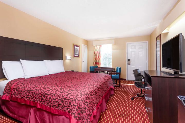 Room 17 of 18