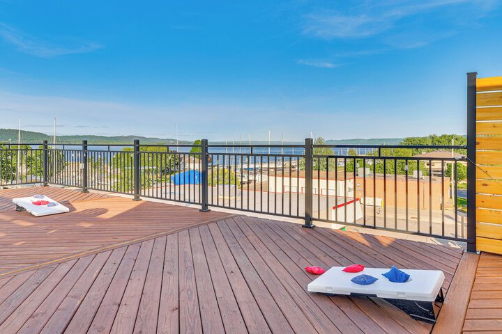 1 Block to Lake City Marina: Condo w / Rooftop Deck