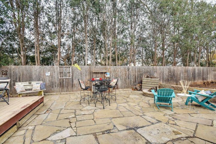Eclectic Iowa City Cottage w / Fire Pit!