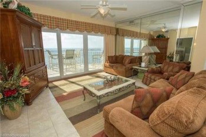 Waterview Towers Yacht Club by Holiday Isle