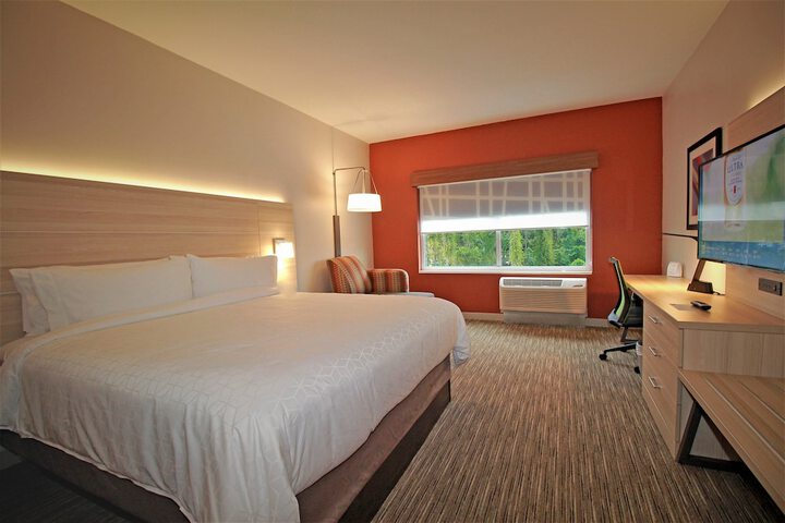 Holiday Inn Express & Suites Ocala by IHG