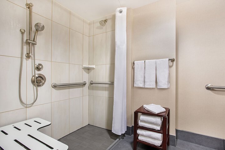 Holiday Inn University Plaza-Bowling Green by IHG