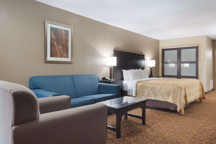 Room 10 of 28