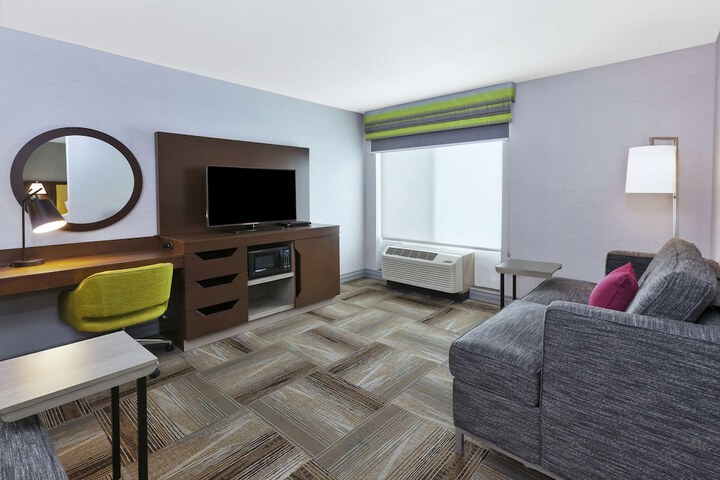 Room 33 of 51