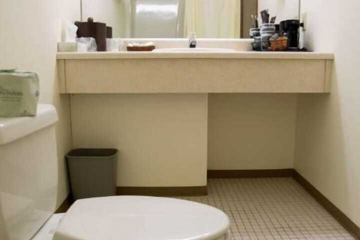 Room 10 of 27