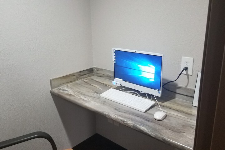 Business Center 75 of 75