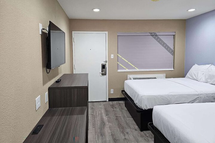 Room 11 of 19