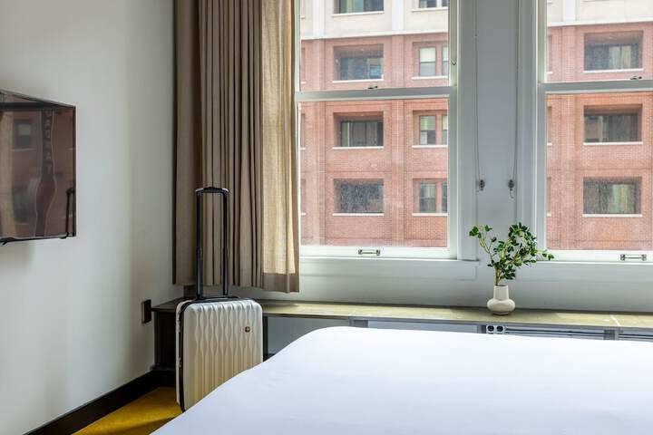 Room 65 of 102