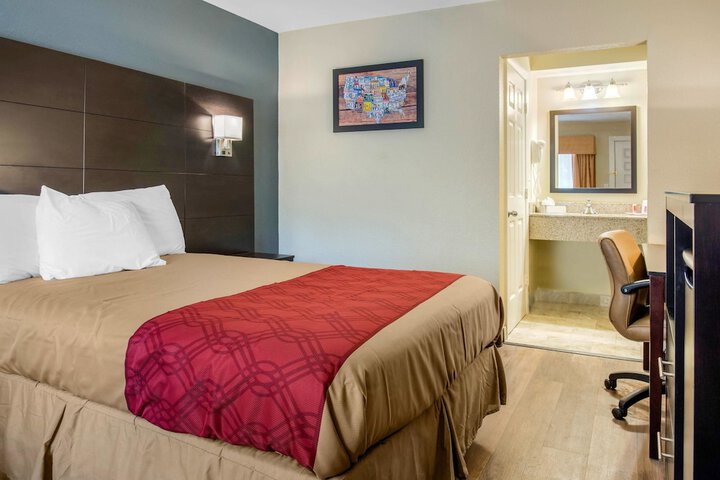 Room 18 of 32