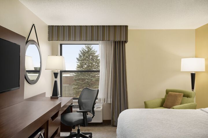 Room 27 of 40