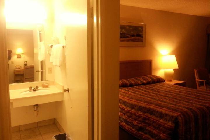 Room 27 of 38