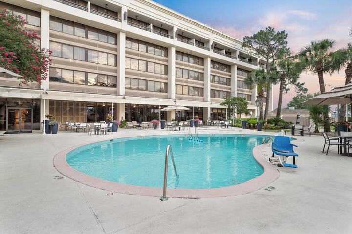 Crowne Plaza Executive Center Baton Rouge by IHG