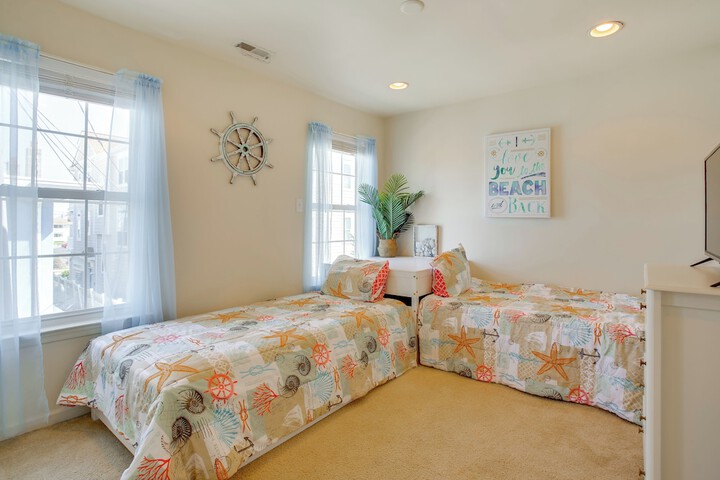 Brigantine Condo - Steps to the Ocean!