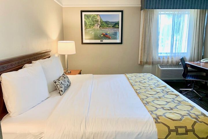 Room 33 of 43