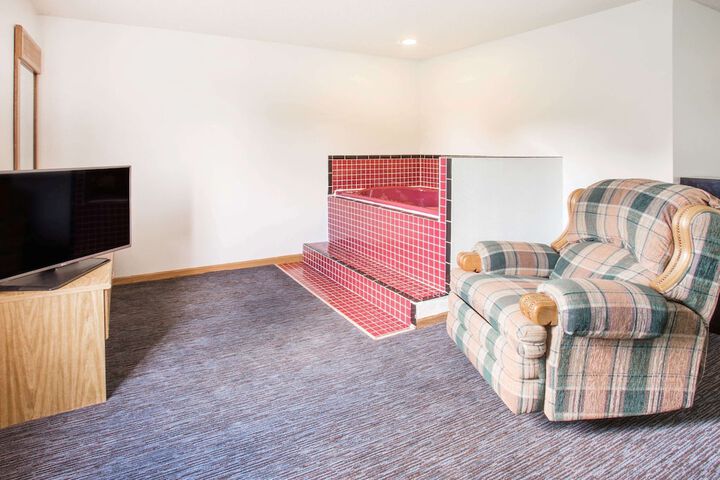 Room 8 of 14
