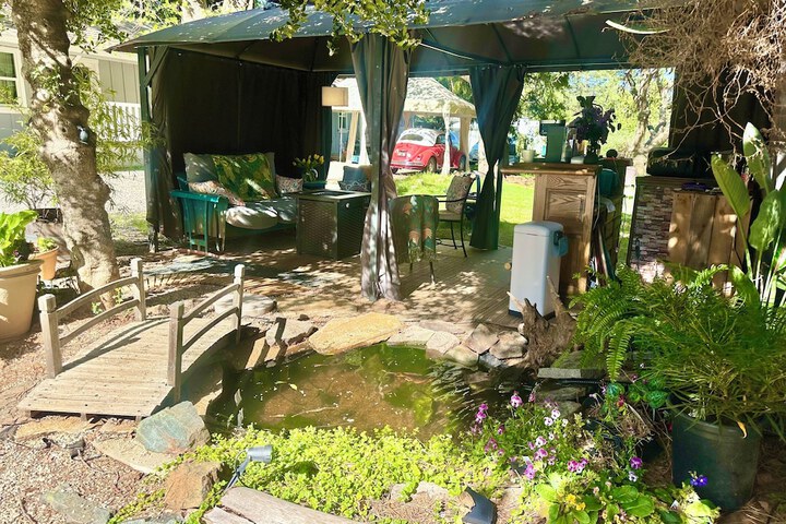 The Pines Inn and Cottages