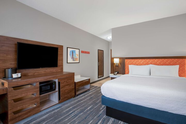 Room 14 of 38