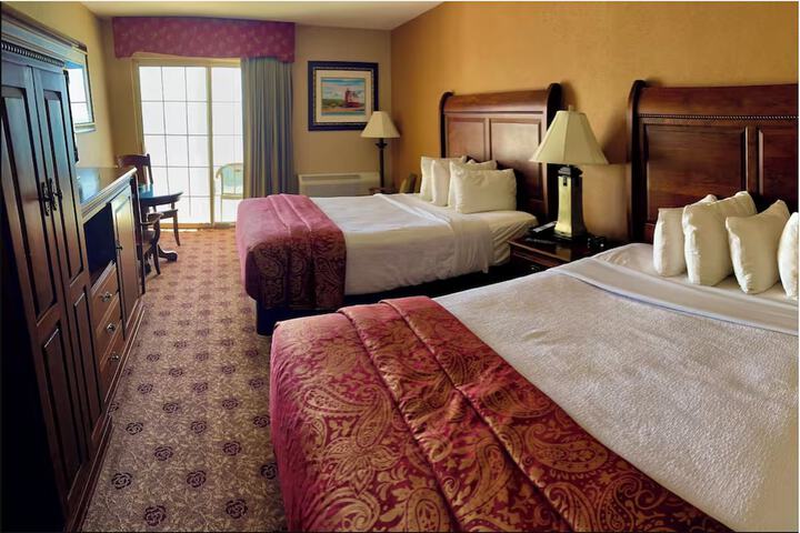 Hamilton Inn Select Beachfront Mackinaw City