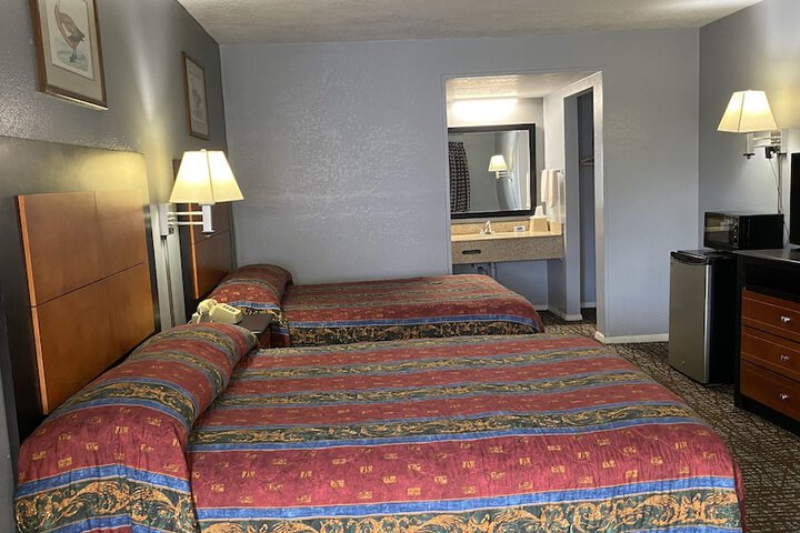 Room 5 of 12