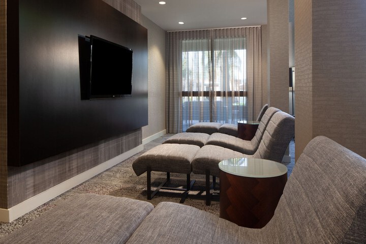 Courtyard by Marriott Oakland Airport