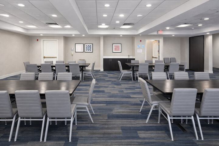 Holiday Inn Express & Suites Winner by IHG