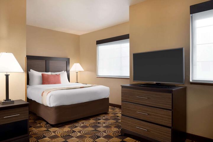 Room 10 of 18