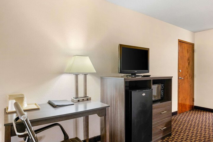 Room 15 of 40