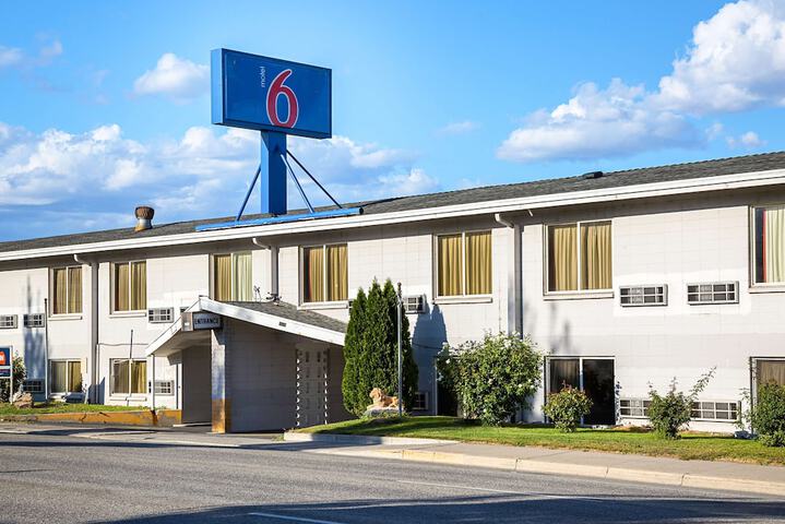 Hotel Exterior 25 of 27
