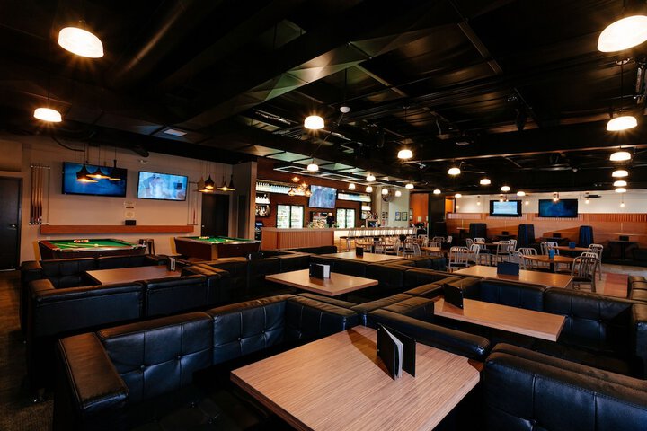 Lounge 24 of 26