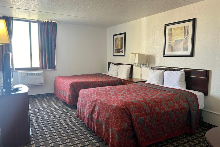 Room 10 of 18