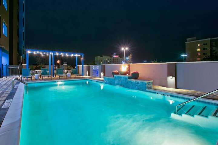 Pool 4 of 30