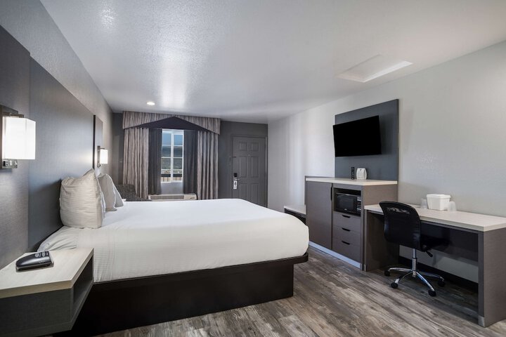 Room 12 of 27