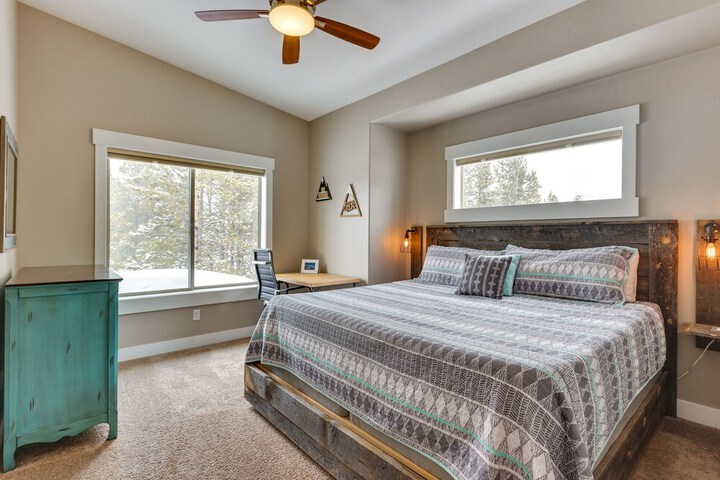 Convenient Fraser Townhome w / Hot Tub Near Hikes!