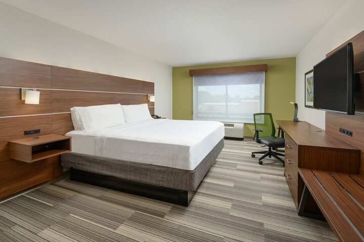 Holiday Inn Express Hotel & Suites Tullahoma by IHG