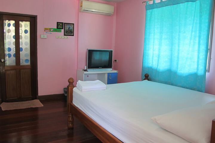 Room 8 of 17