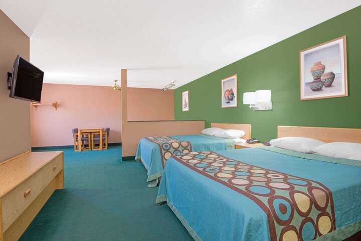 Room 11 of 15