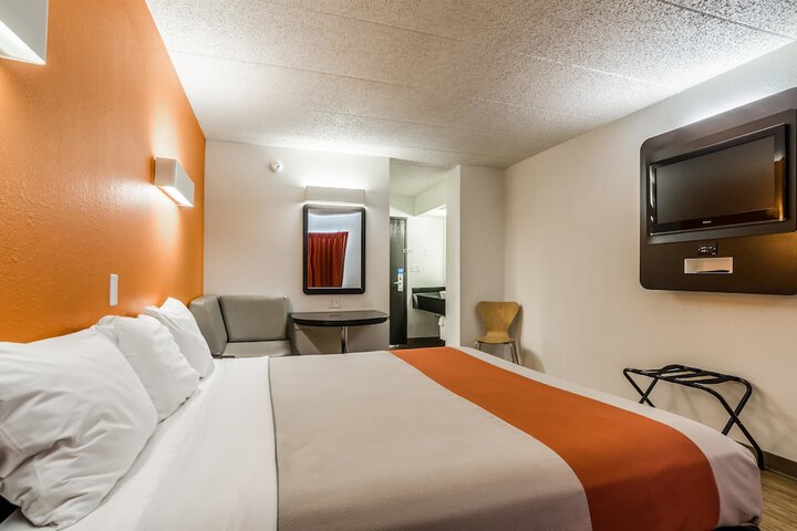 Room 42 of 47