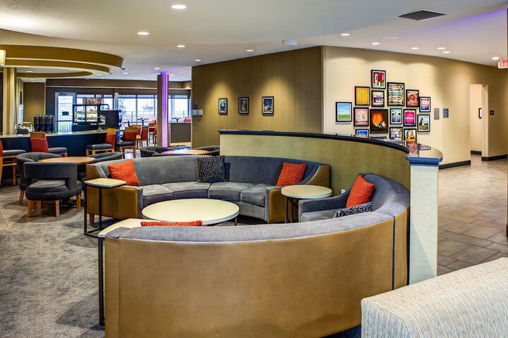 DoubleTree by Hilton West Fargo Sanford Medical Center Area