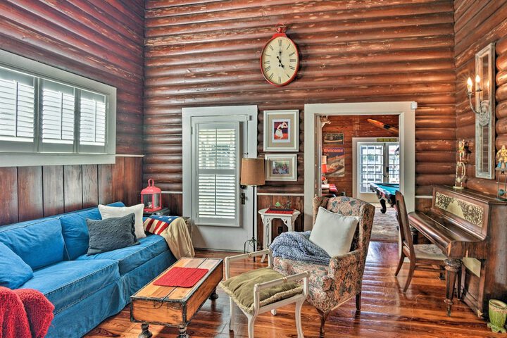Lakefront Florida Retreat - Pool Table & Boat Dock