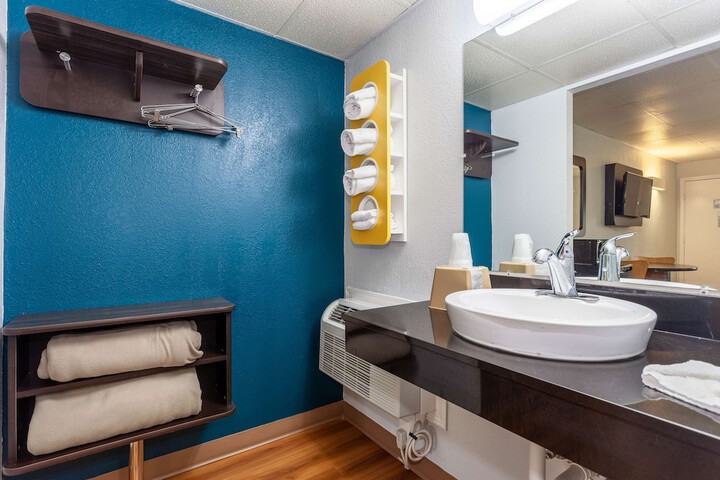 Room 14 of 27