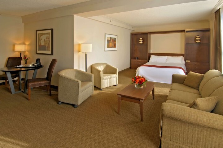 Best Western Plus Lamplighter Inn & Conference Centre