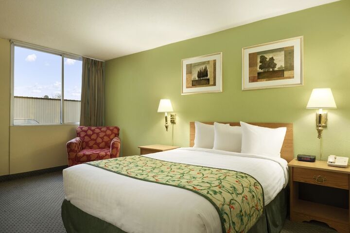 Room 7 of 14